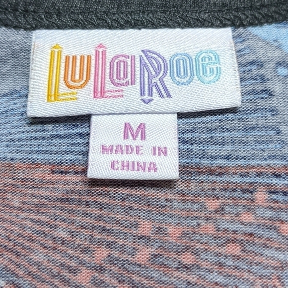 ✨3/$15 NWT LuLaRoe Randy grey red blue geometric patriotic baseball T-shirt M - Picture 5 of 7